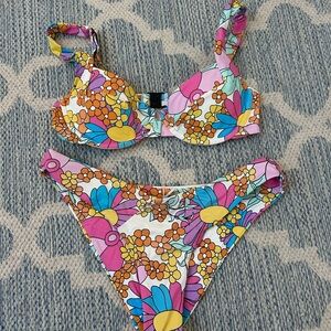 Vetchy Laguna floral bikini!